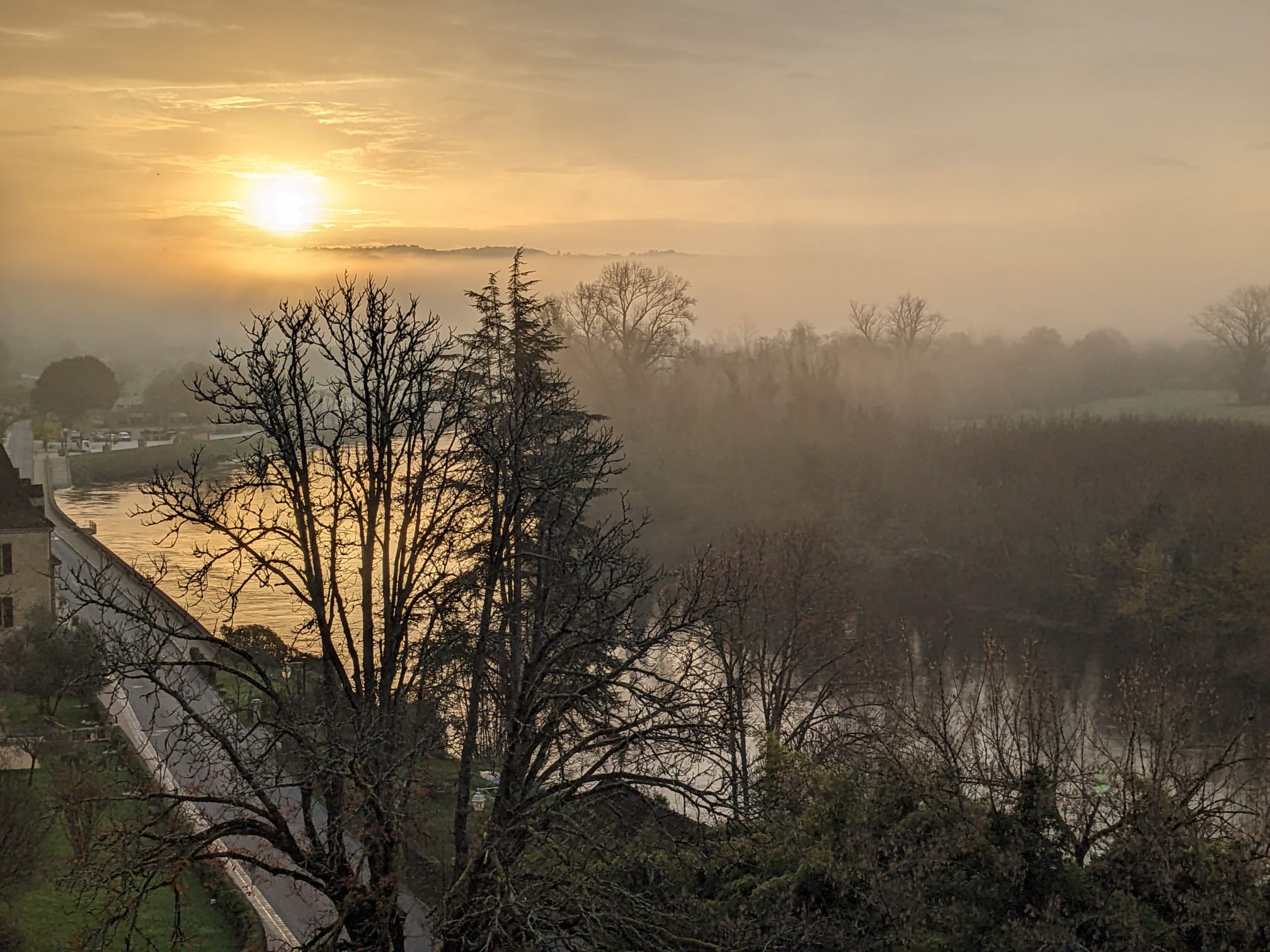 Aube sur la Dordogne