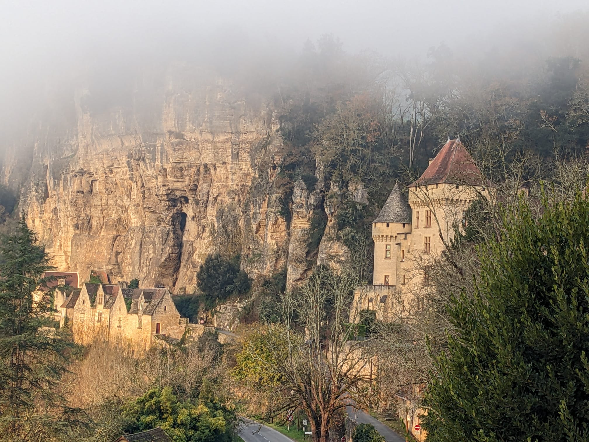 La Roque-Gageac dans la brume