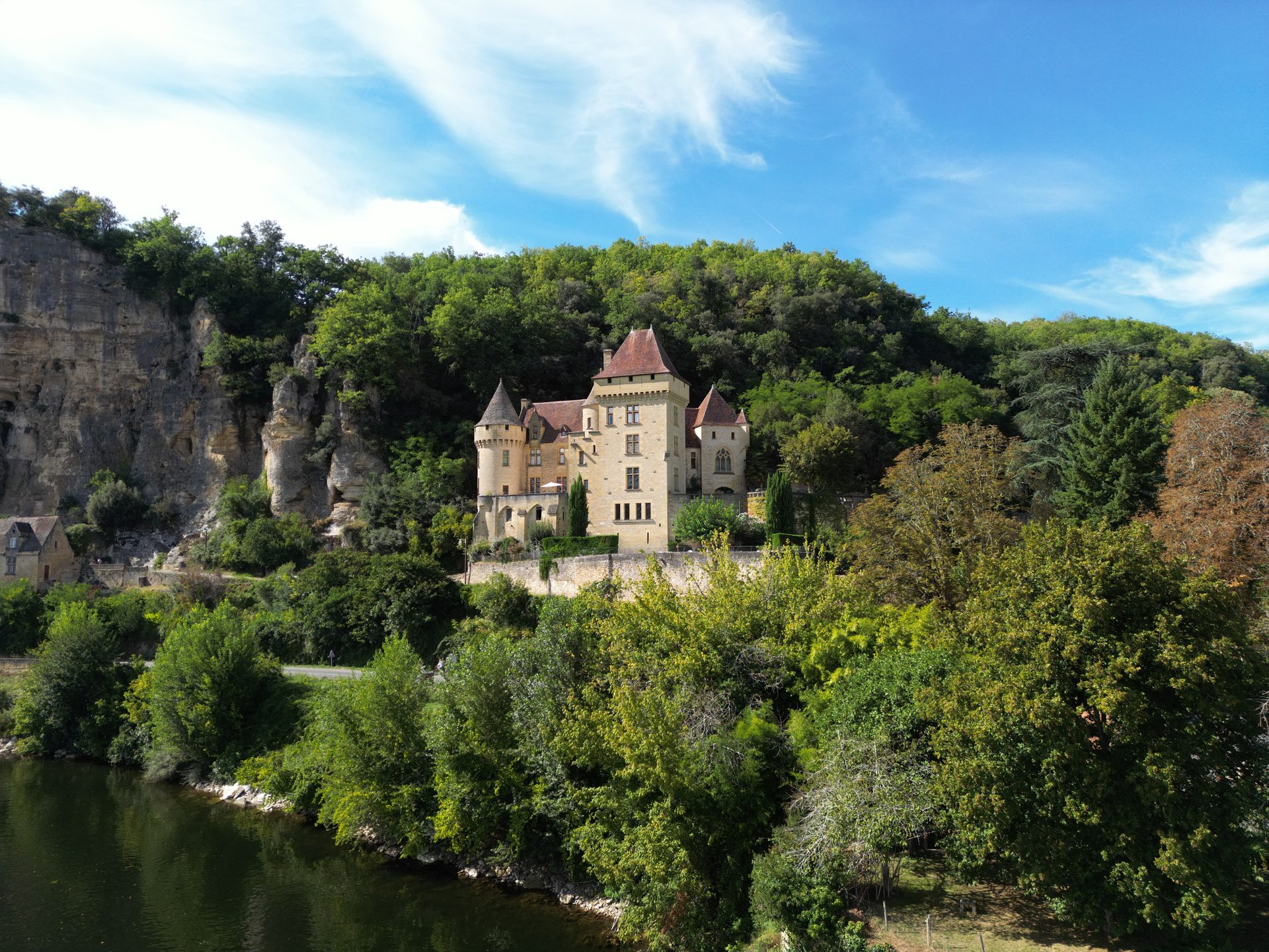 Château de La Malartrie vu depuis la Dordogne
